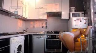 slimmsexx69  chaturbate – playing with dildo in the kitchen – 2018.05.13 14_27